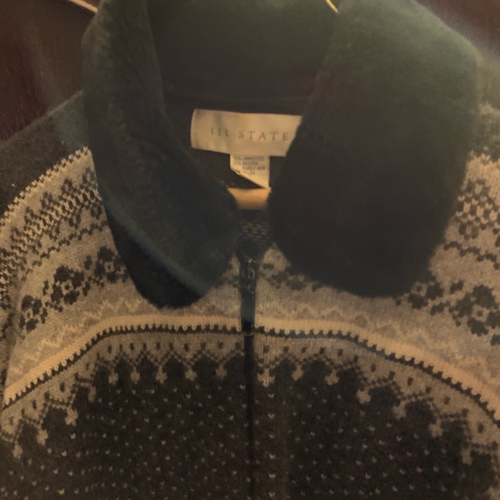 Sweater with faux fur collar. M